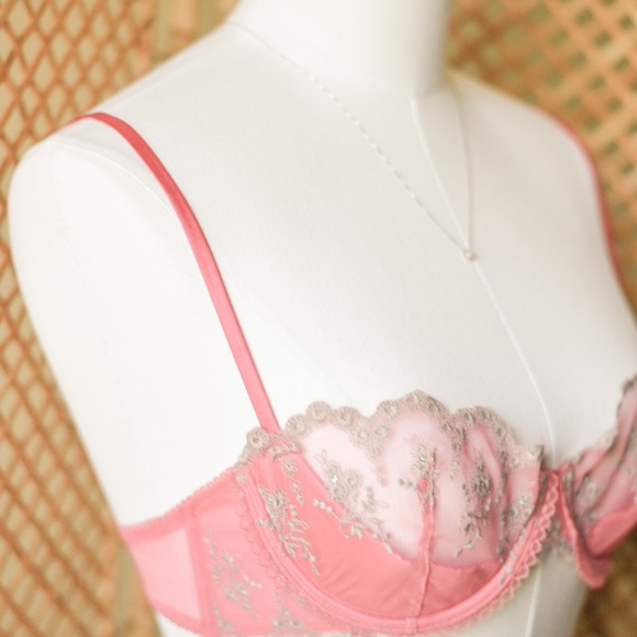 SOLD Vintage Victoria’s Secret Bra - Picture 2 of 7